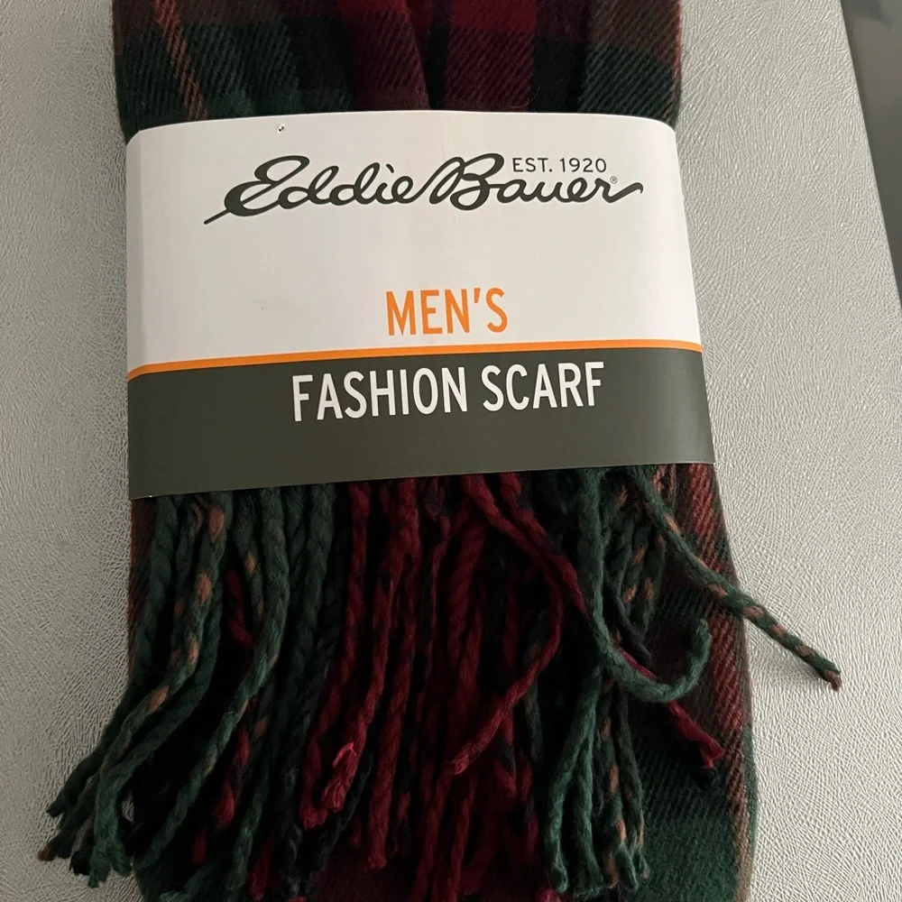 Eddie Bauer Men's Plaid Scarf in Green and Red. 72